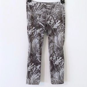 Athleta Black Gray Printed Crop Leggings Size XS